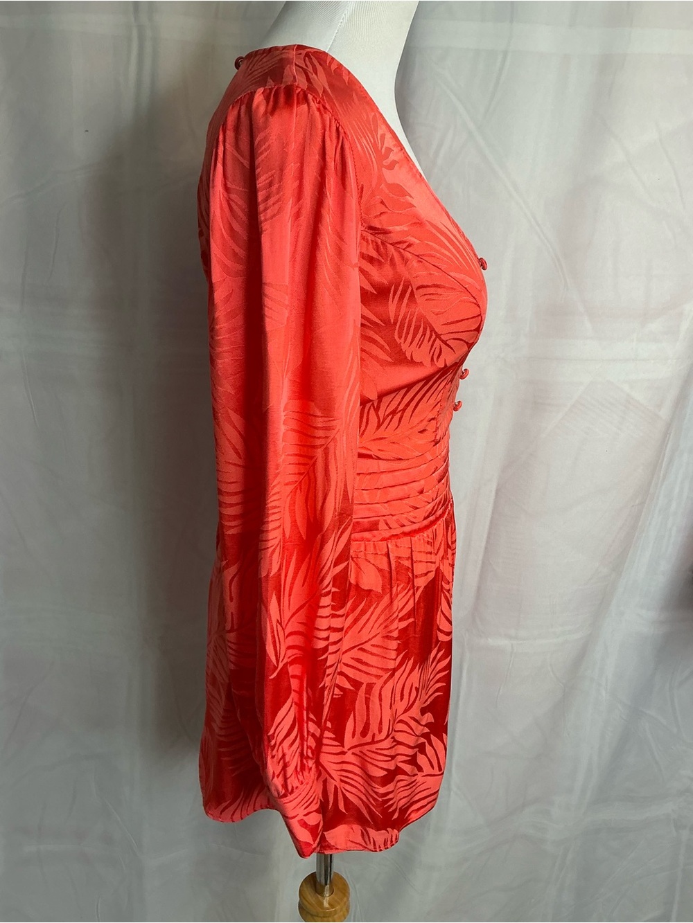 2335 - Guess Red Satin Leaf-Print Long Sleeve Mini Dress - Picture 3 of 12